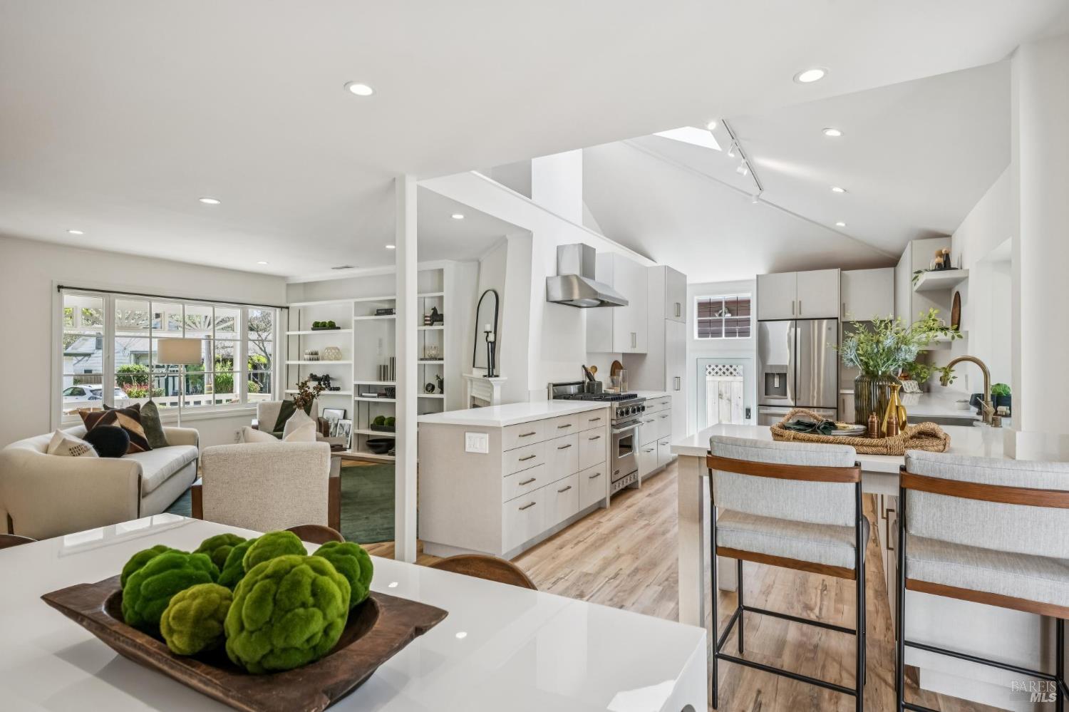 Detail Gallery Image 12 of 49 For 355 Irwin St, San Rafael,  CA 94901 - 3 Beds | 1 Baths