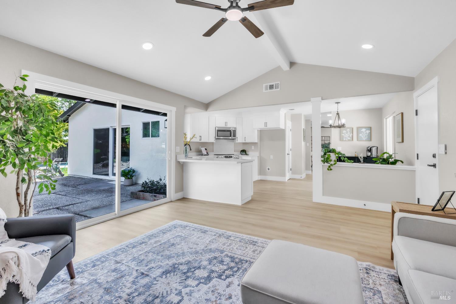 Detail Gallery Image 12 of 39 For 317 N Alamo Dr, Vacaville,  CA 95688 - 3 Beds | 2 Baths