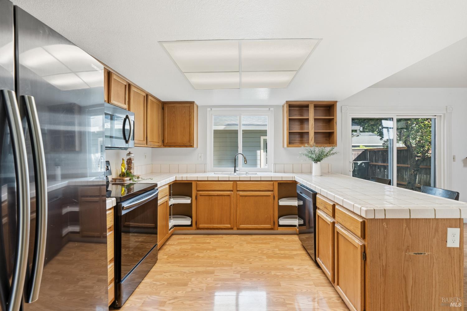 Detail Gallery Image 11 of 51 For 131 Cambridge Dr, Vacaville,  CA 95687 - 3 Beds | 2/1 Baths