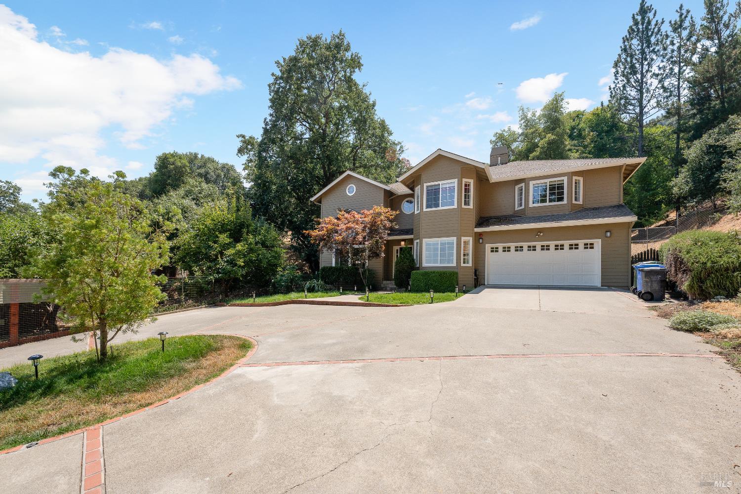 Detail Gallery Image 4 of 40 For 1247 Myszka Pl, Ukiah,  CA 95482 - 4 Beds | 2/1 Baths