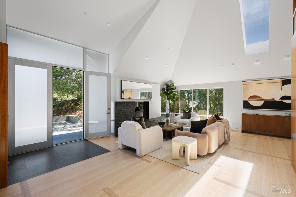 Detail Gallery Image 12 of 89 For 103 Reed Ranch Rd, Tiburon,  CA 94920 - 5 Beds | 4 Baths