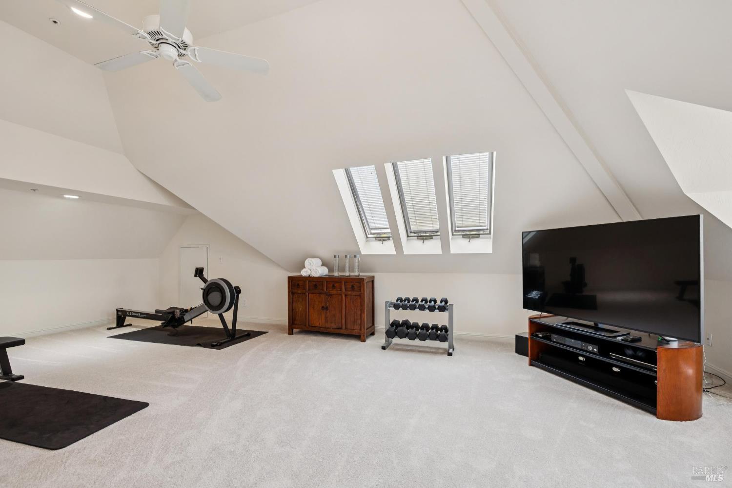 Detail Gallery Image 43 of 77 For 172 Pacheco Ave, Novato,  CA 94947 - 6 Beds | 6/1 Baths