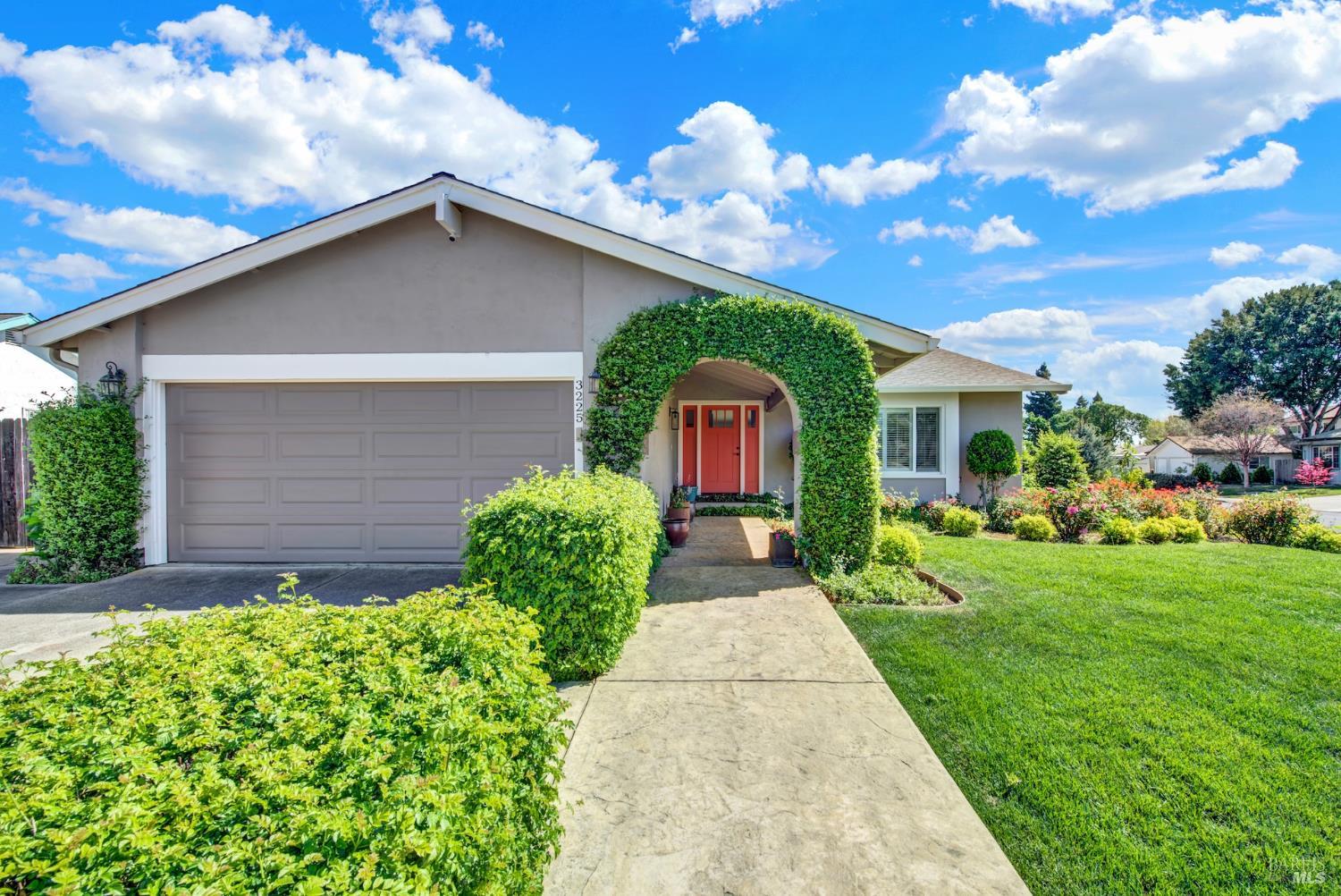 Detail Gallery Image 2 of 91 For 3225 W Pelham Ct, Fairfield,  CA 94534 - 3 Beds | 2 Baths