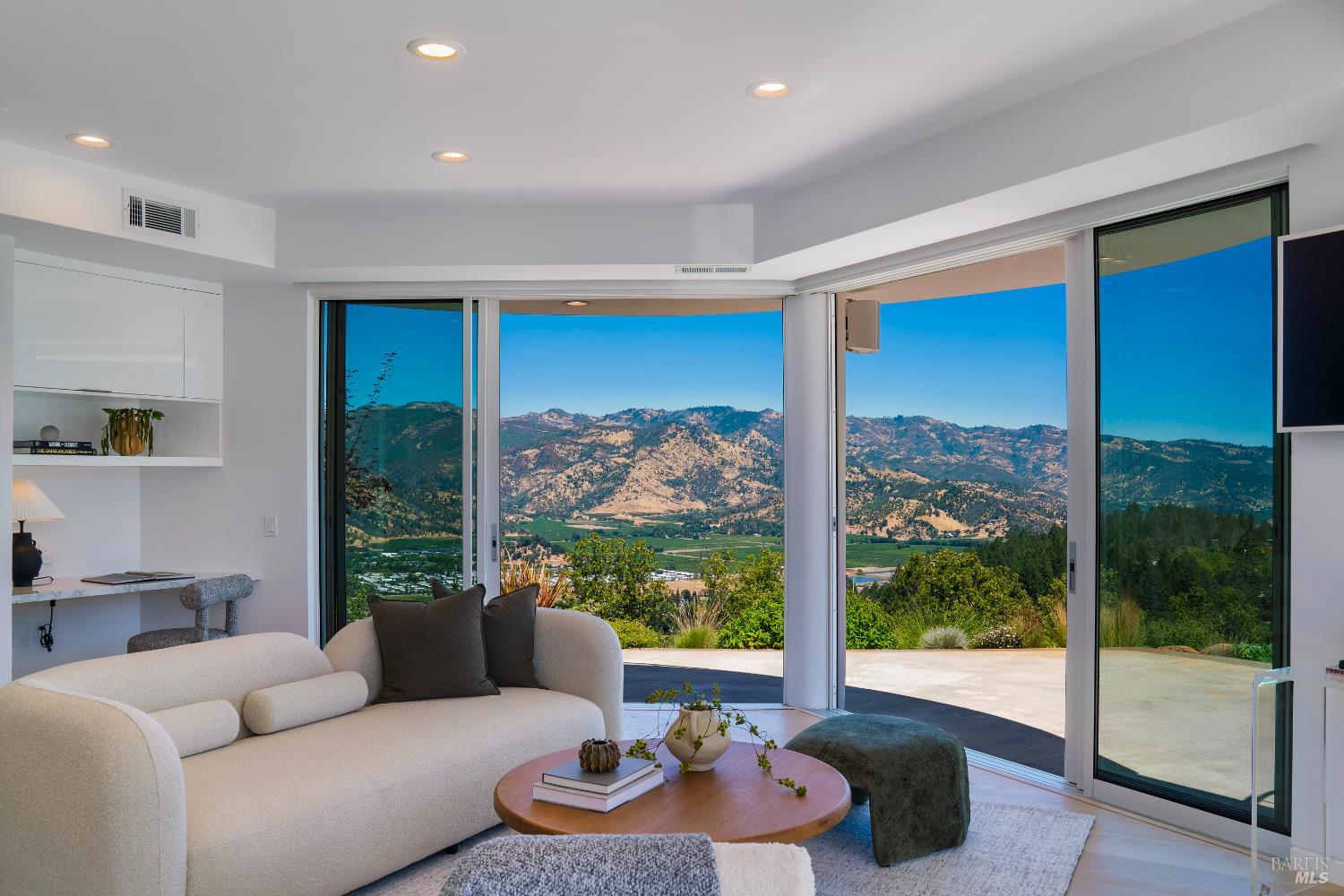 Detail Gallery Image 8 of 48 For 375 Kortum Canyon Rd, Calistoga,  CA 94515 - 4 Beds | 4/2 Baths