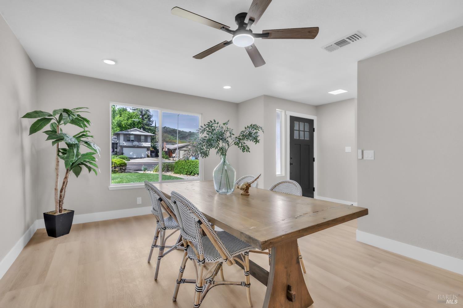 Detail Gallery Image 6 of 39 For 317 N Alamo Dr, Vacaville,  CA 95688 - 3 Beds | 2 Baths