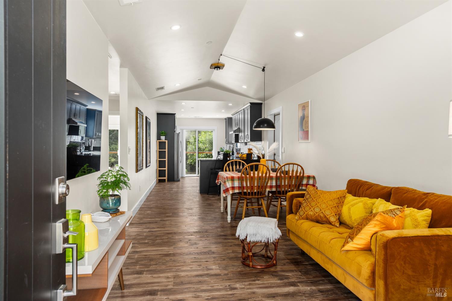 Detail Gallery Image 7 of 36 For 12127 Mead Rd, Middletown,  CA 95461 - 3 Beds | 2 Baths