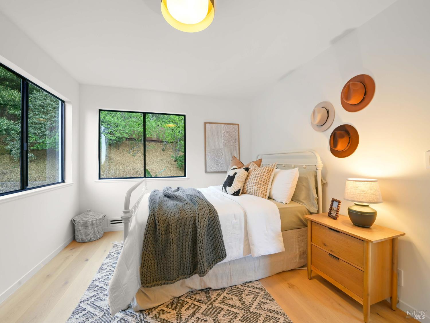 Detail Gallery Image 35 of 60 For 17 Overhill Rd, Mill Valley,  CA 94941 - 5 Beds | 2 Baths