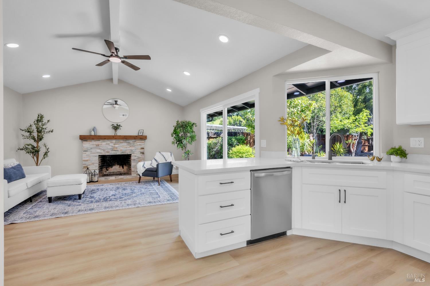 Detail Gallery Image 9 of 39 For 317 N Alamo Dr, Vacaville,  CA 95688 - 3 Beds | 2 Baths