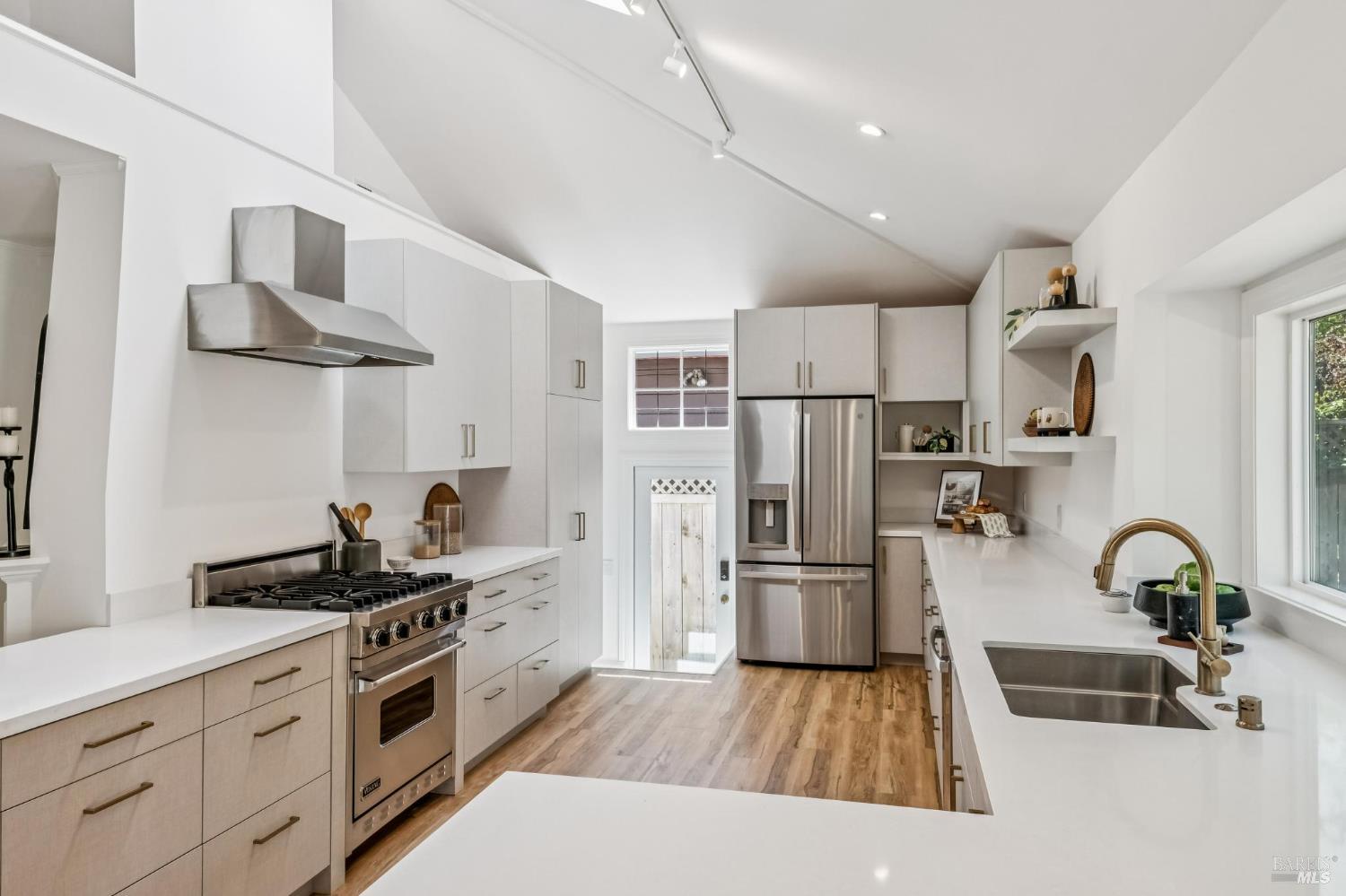 Detail Gallery Image 13 of 49 For 355 Irwin St, San Rafael,  CA 94901 - 3 Beds | 1 Baths