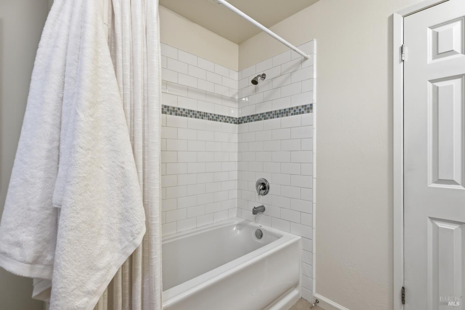 Detail Gallery Image 33 of 52 For 510 Kent St, Petaluma,  CA 94952 - 3 Beds | 2 Baths