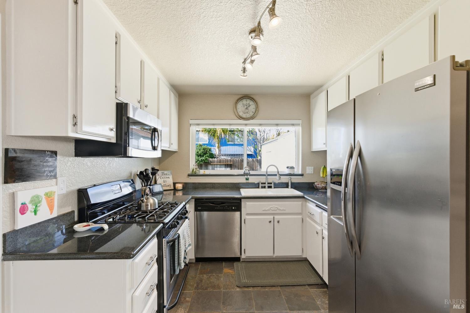 Detail Gallery Image 14 of 36 For 1446 Monitor Ave, Suisun City,  CA 94585 - 3 Beds | 2 Baths