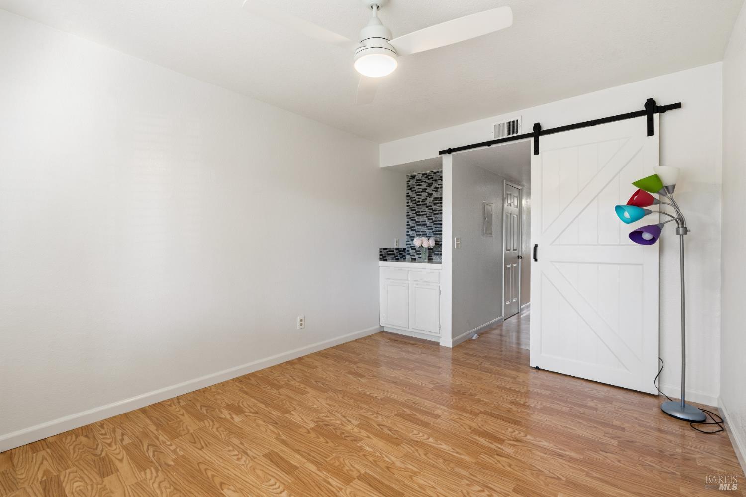 Detail Gallery Image 19 of 51 For 131 Cambridge Dr, Vacaville,  CA 95687 - 3 Beds | 2/1 Baths