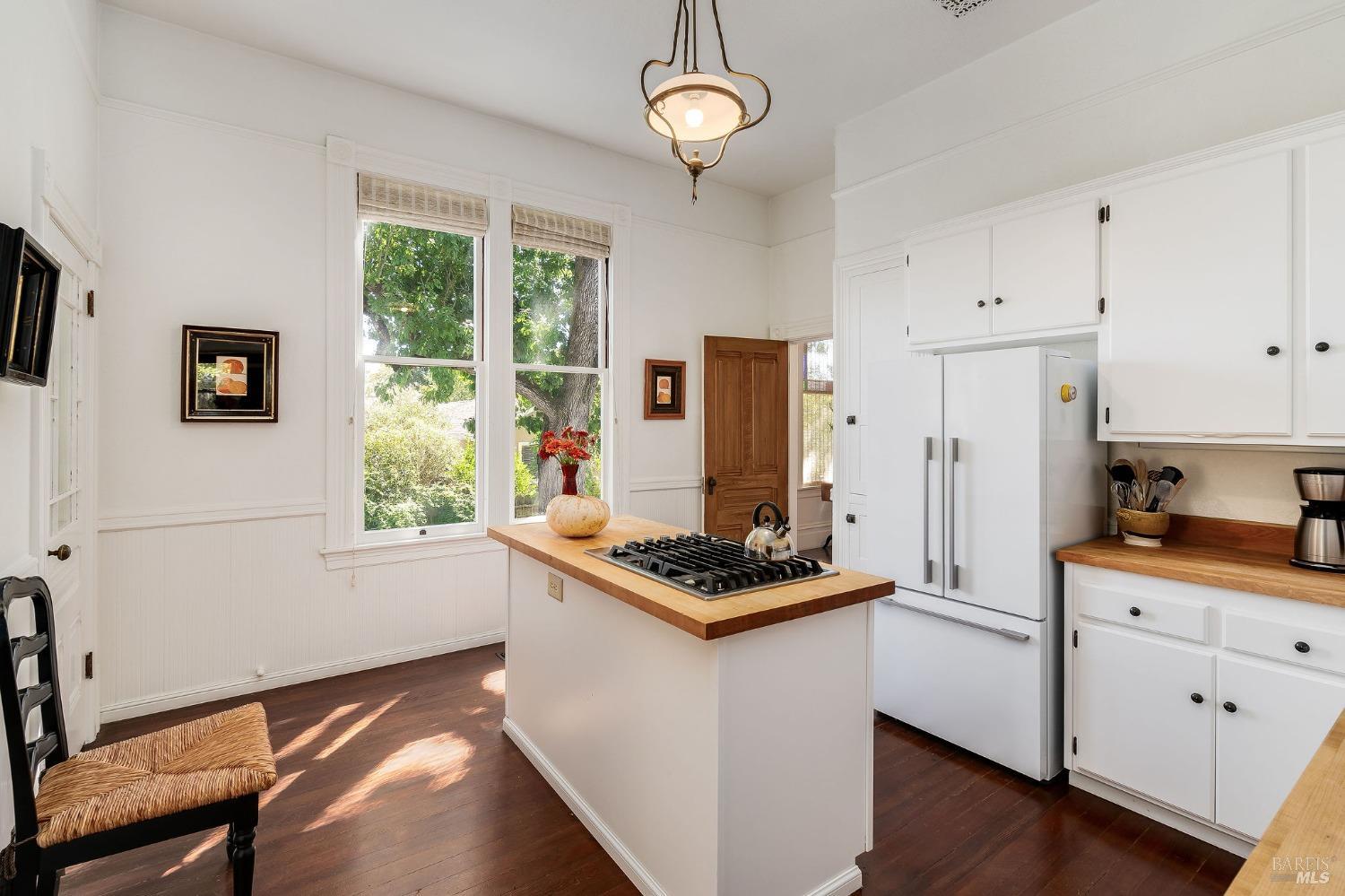 Detail Gallery Image 27 of 72 For 2230 1st St, Napa,  CA 94559 - 5 Beds | 2 Baths