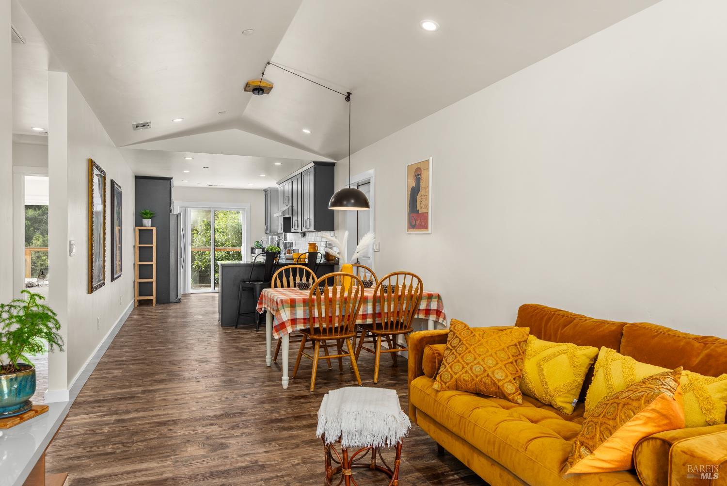 Detail Gallery Image 8 of 36 For 12127 Mead Rd, Middletown,  CA 95461 - 3 Beds | 2 Baths