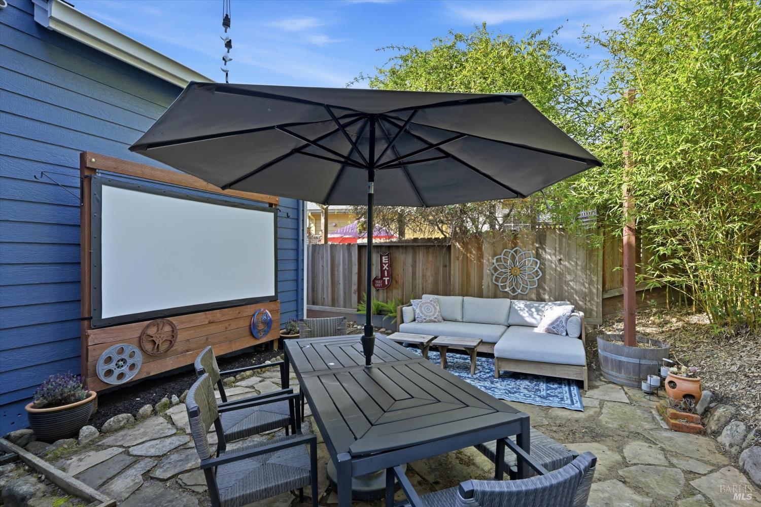 Detail Gallery Image 39 of 47 For 104 Village Oaks Ct, Healdsburg,  CA 95448 - 4 Beds | 2/1 Baths