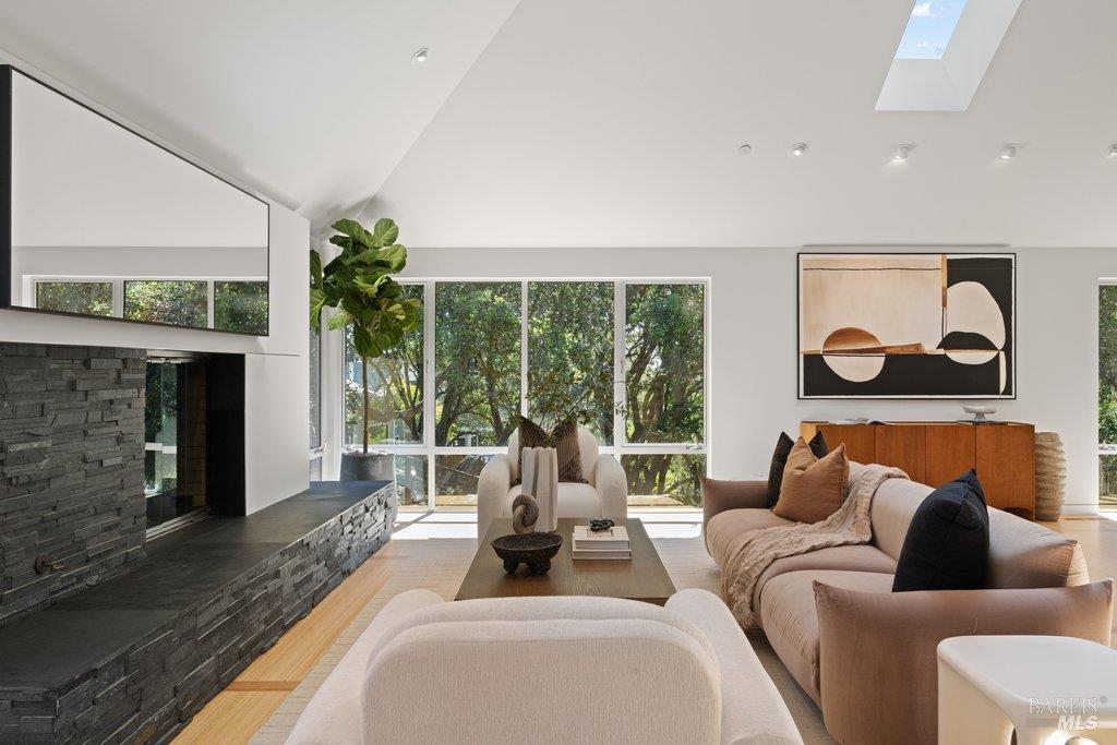 Detail Gallery Image 11 of 89 For 103 Reed Ranch Rd, Tiburon,  CA 94920 - 5 Beds | 4 Baths