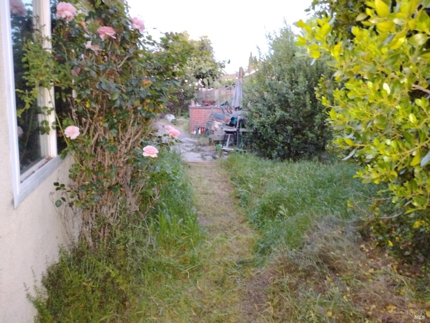 Detail Gallery Image 10 of 12 For 883 Inverness Ct, Fairfield,  CA 94533 - 3 Beds | 1/1 Baths