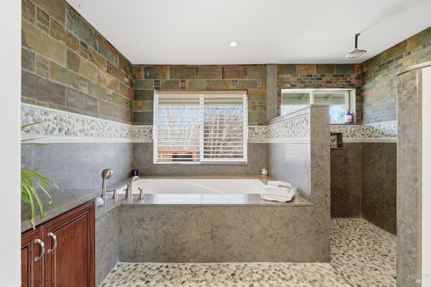 Detail Gallery Image 38 of 72 For 1050 Oak Park Way, Lakeport,  CA 95453 - 3 Beds | 2/1 Baths