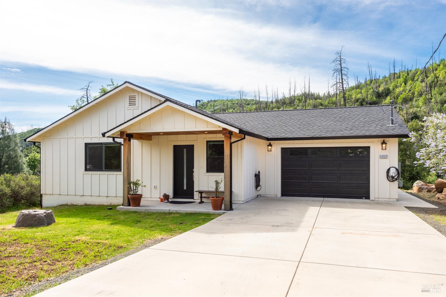 Detail Gallery Image 2 of 36 For 12127 Mead Rd, Middletown,  CA 95461 - 3 Beds | 2 Baths