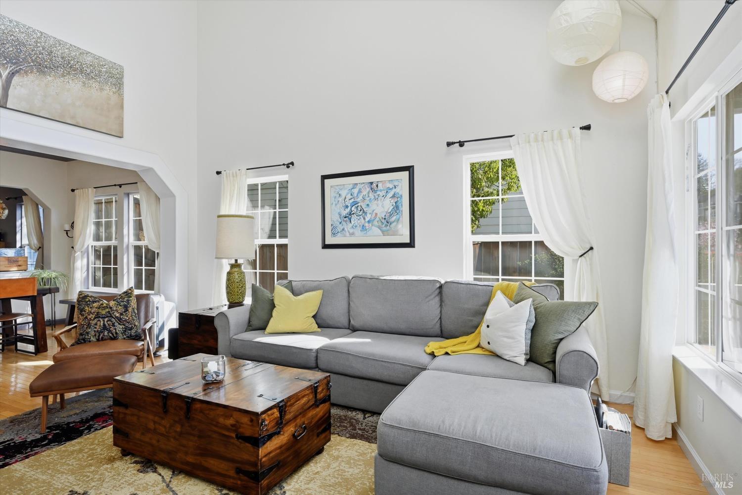 Detail Gallery Image 6 of 47 For 104 Village Oaks Ct, Healdsburg,  CA 95448 - 4 Beds | 2/1 Baths