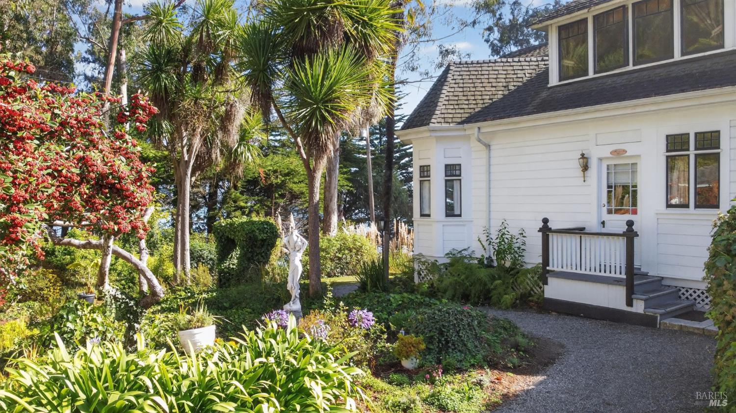 Detail Gallery Image 7 of 46 For 620 El Salto Dr, Capitola,  CA 95010 - 14 Beds | 11/1 Baths