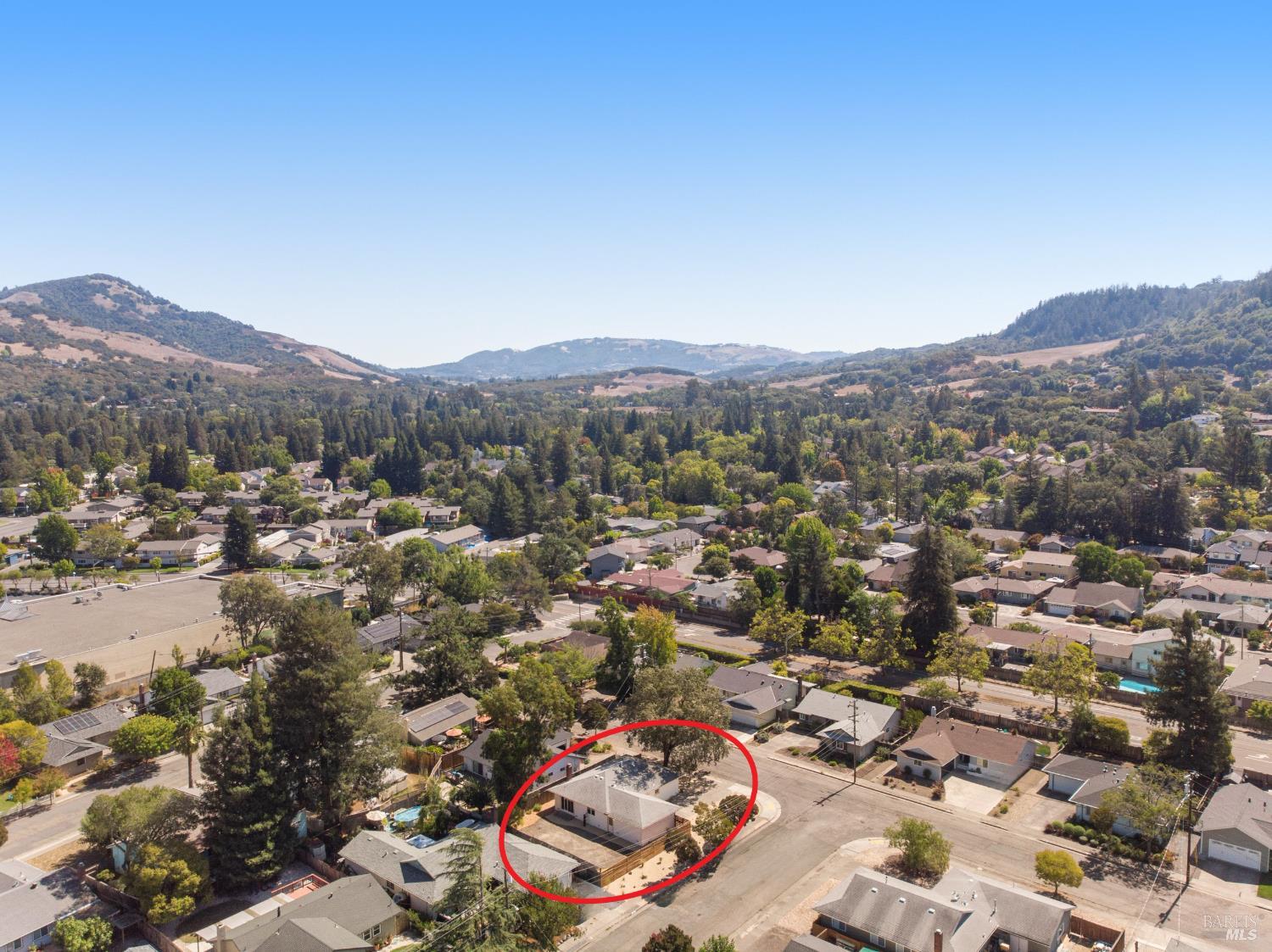 Detail Gallery Image 4 of 73 For 2257 Yucca St, Santa Rosa,  CA 95405 - 3 Beds | 2 Baths