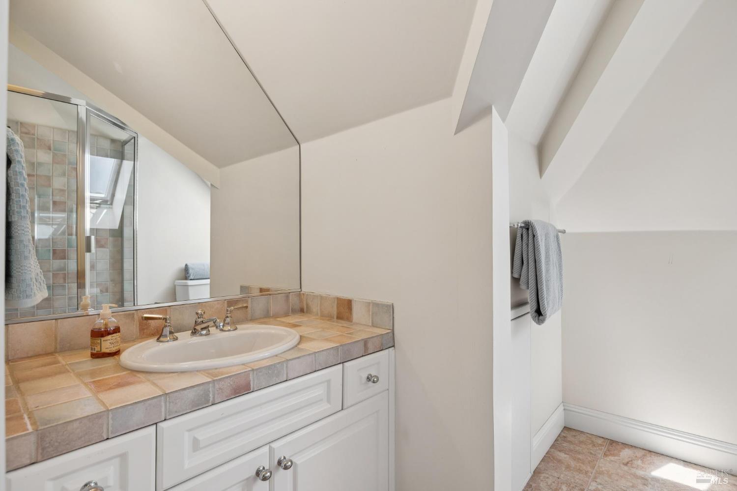 Detail Gallery Image 45 of 77 For 172 Pacheco Ave, Novato,  CA 94947 - 6 Beds | 6/1 Baths