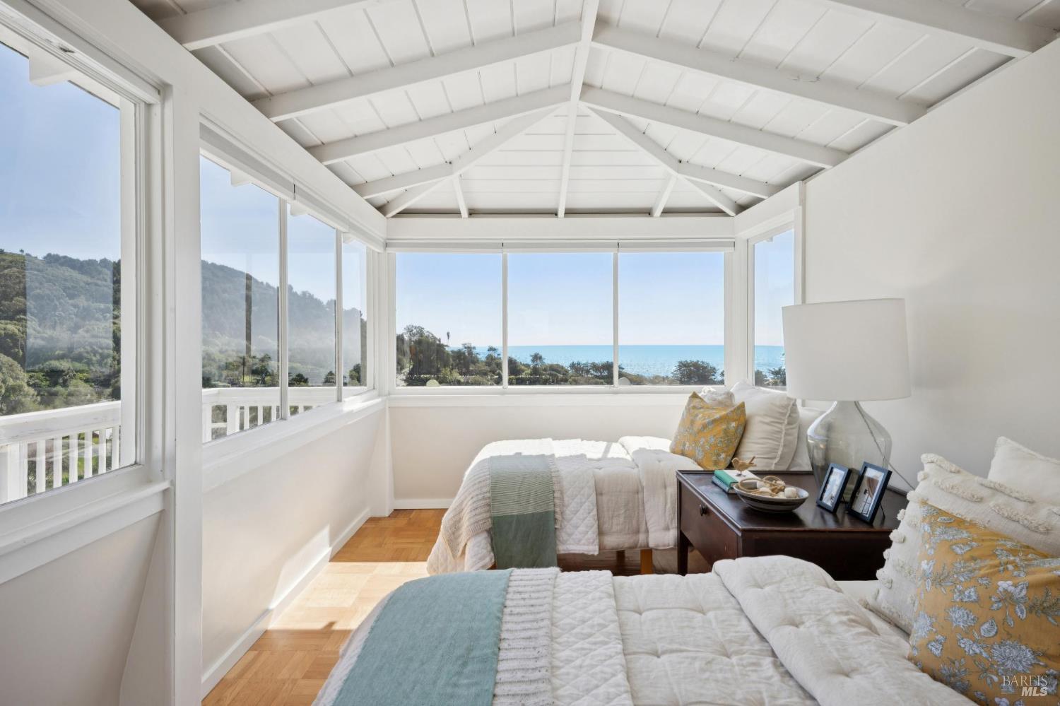 Detail Gallery Image 26 of 64 For 40 Laurel Ave, Stinson Beach,  CA 94970 - 4 Beds | 3 Baths