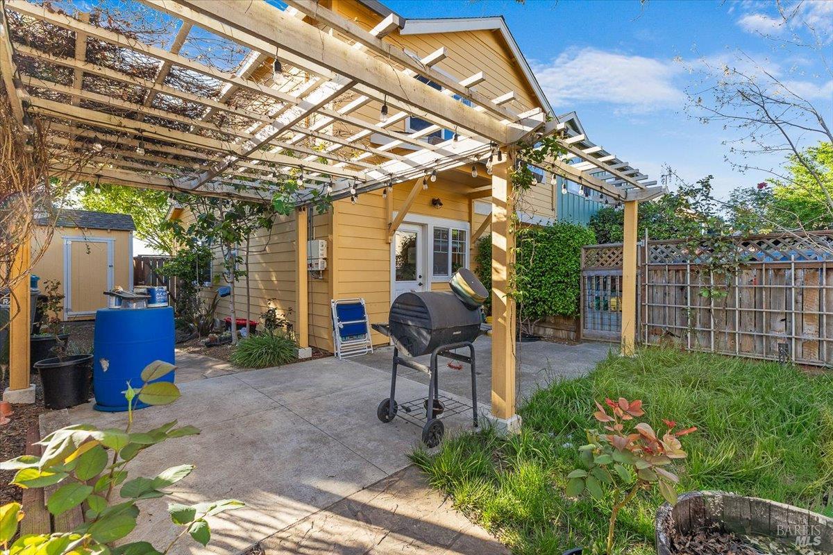 Detail Gallery Image 23 of 26 For 2310 Iroquois St, Santa Rosa,  CA 95403 - 3 Beds | 2/1 Baths