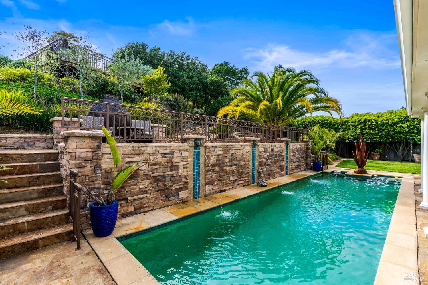 Detail Gallery Image 8 of 78 For 3207 Swiss Ct, Napa,  CA 94558 - 4 Beds | 2/1 Baths