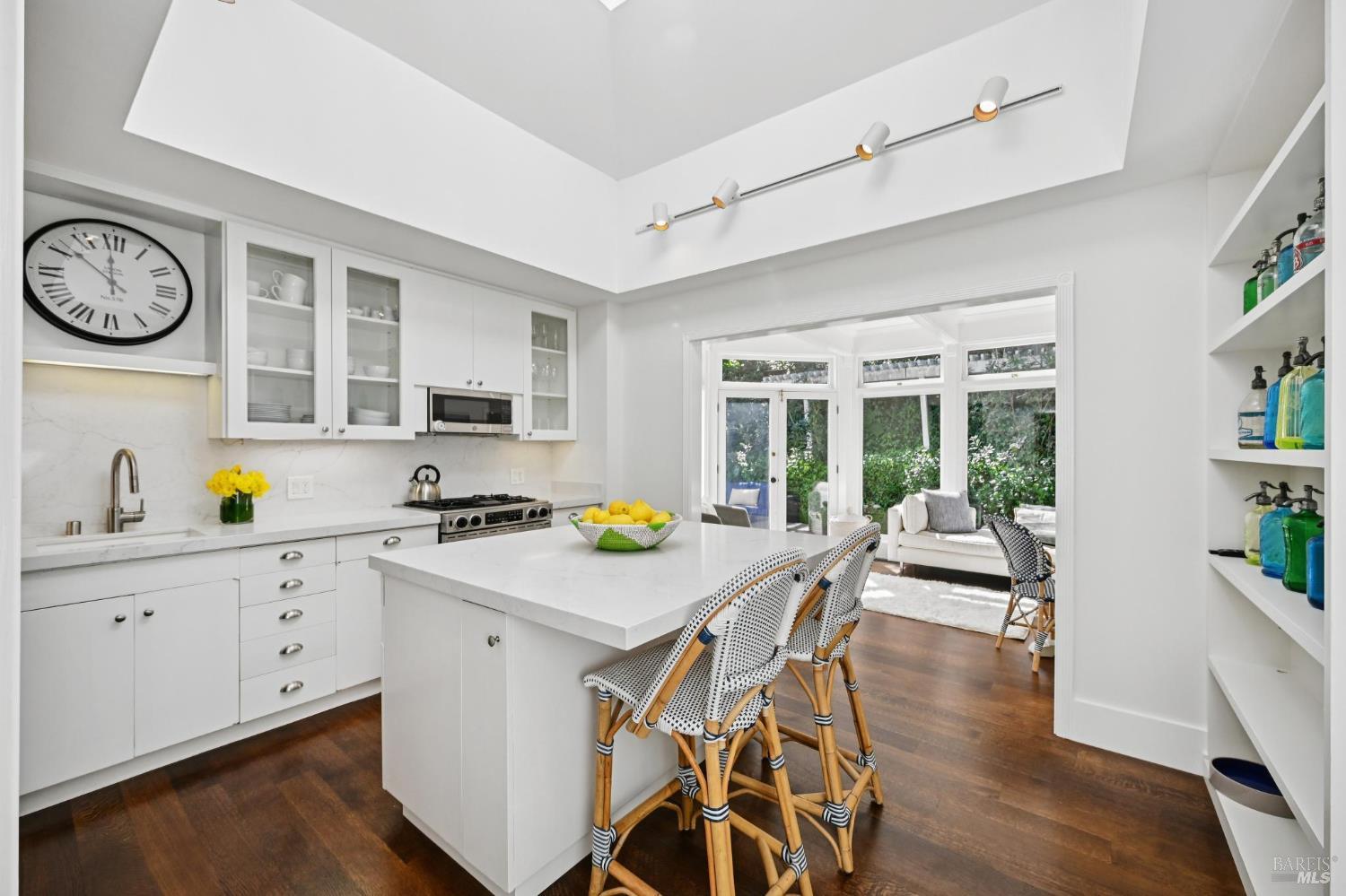 Detail Gallery Image 4 of 56 For 161 Lagunitas Rd, Ross,  CA 94957 - 4 Beds | 3 Baths