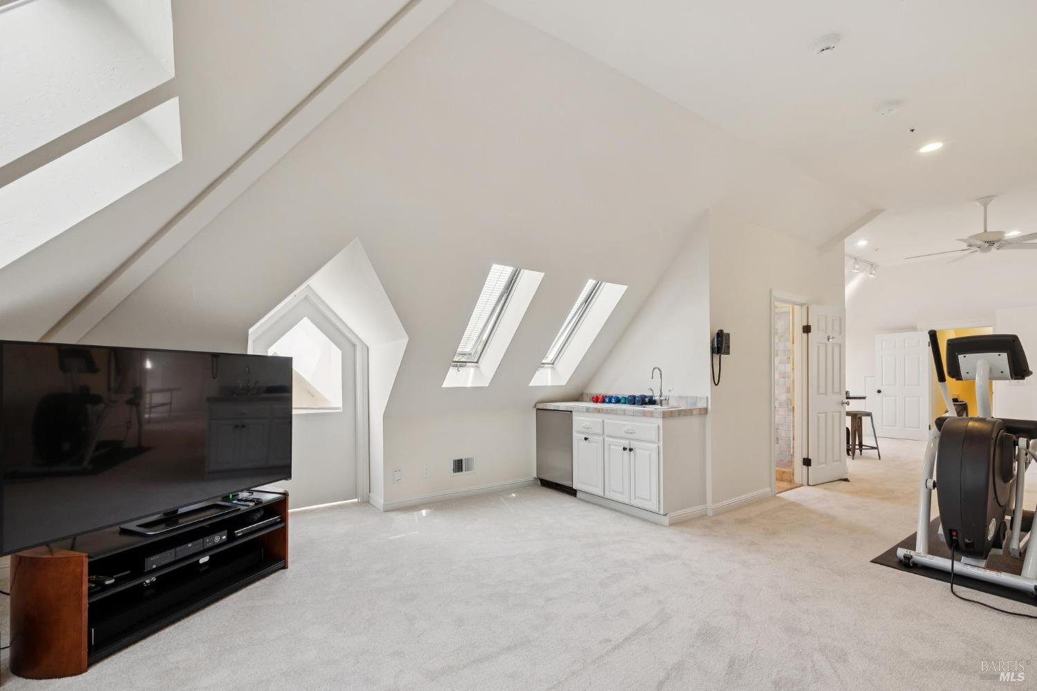 Detail Gallery Image 44 of 77 For 172 Pacheco Ave, Novato,  CA 94947 - 6 Beds | 6/1 Baths