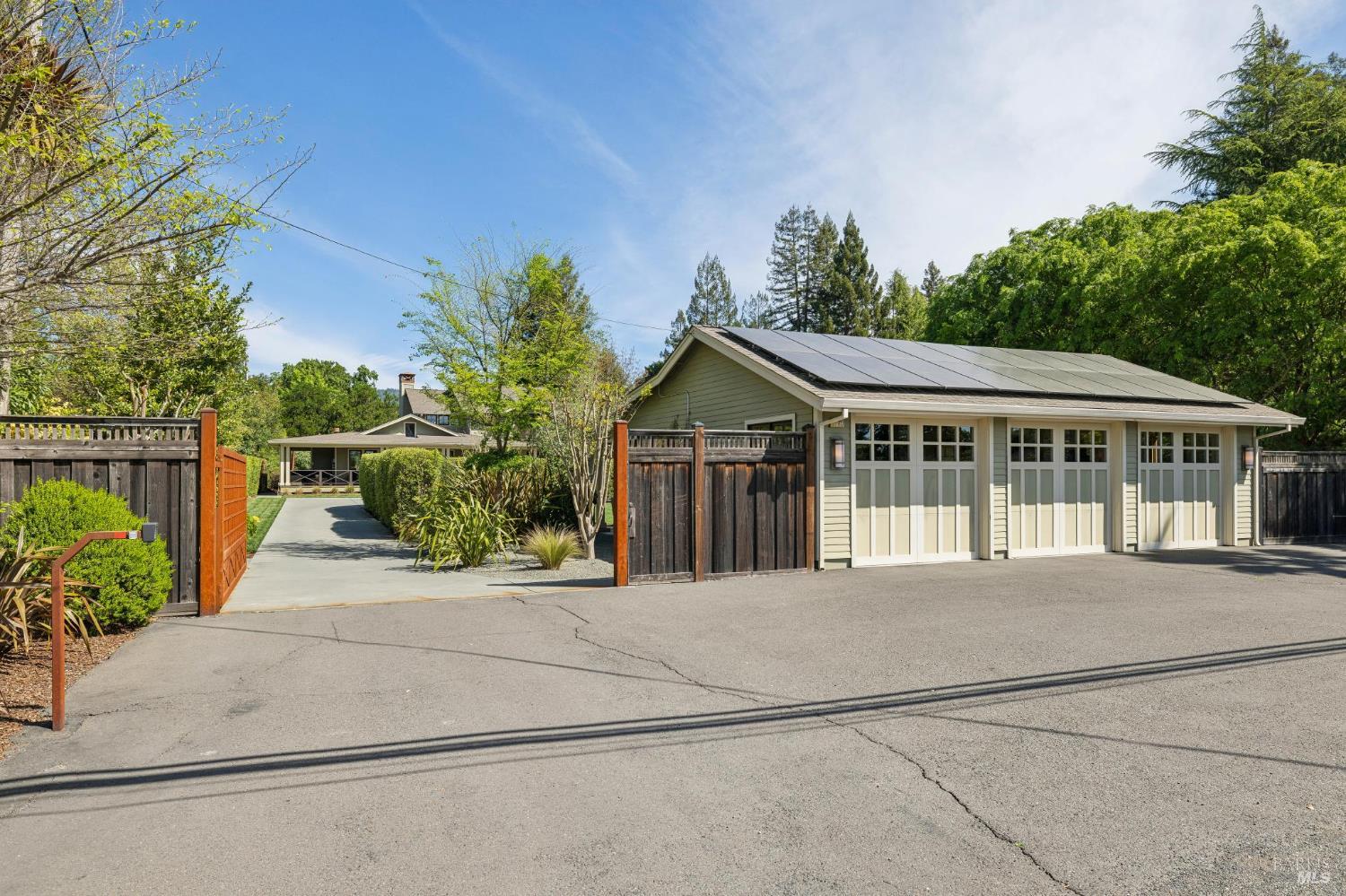 Detail Gallery Image 4 of 45 For 1830 E Napa St, Sonoma,  CA 95476 - 4 Beds | 3/1 Baths