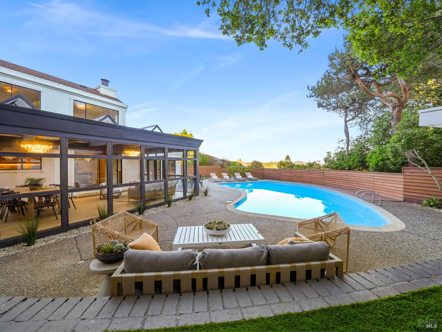 Detail Gallery Image 57 of 60 For 17 Overhill Rd, Mill Valley,  CA 94941 - 5 Beds | 2 Baths