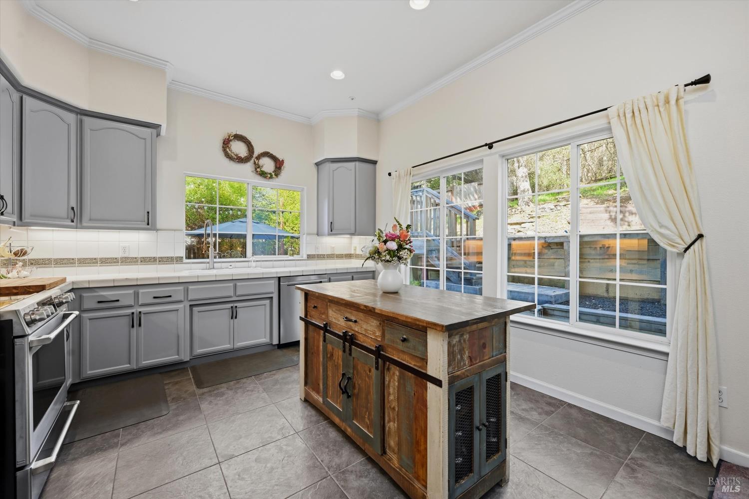 Detail Gallery Image 16 of 47 For 104 Village Oaks Ct, Healdsburg,  CA 95448 - 4 Beds | 2/1 Baths