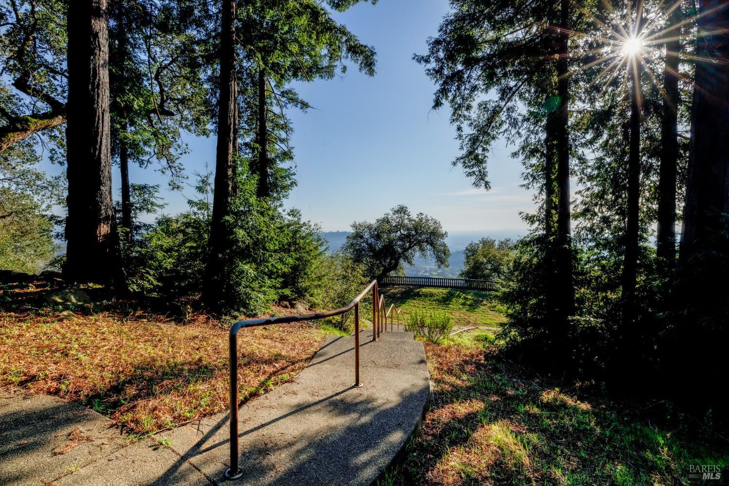 Detail Gallery Image 13 of 31 For 1960 Redwood Hill Ct, Santa Rosa,  CA 95404 - – Beds | – Baths