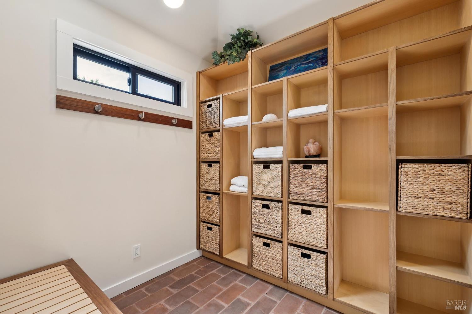 Detail Gallery Image 57 of 77 For 172 Pacheco Ave, Novato,  CA 94947 - 6 Beds | 6/1 Baths