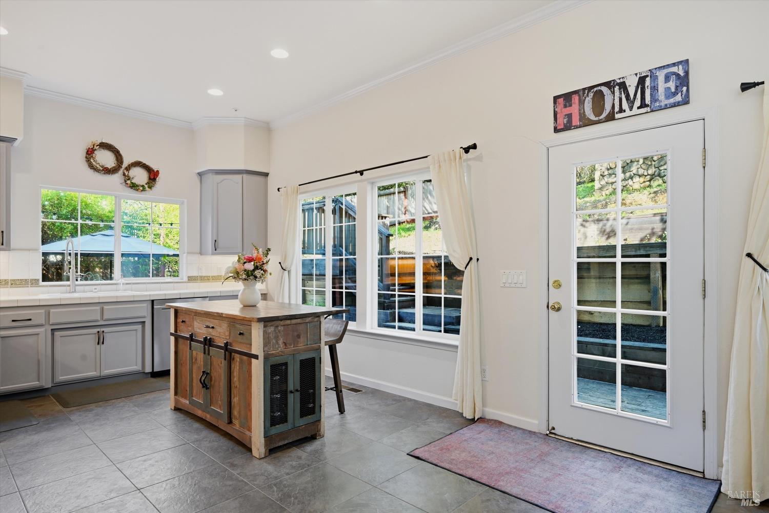 Detail Gallery Image 15 of 47 For 104 Village Oaks Ct, Healdsburg,  CA 95448 - 4 Beds | 2/1 Baths