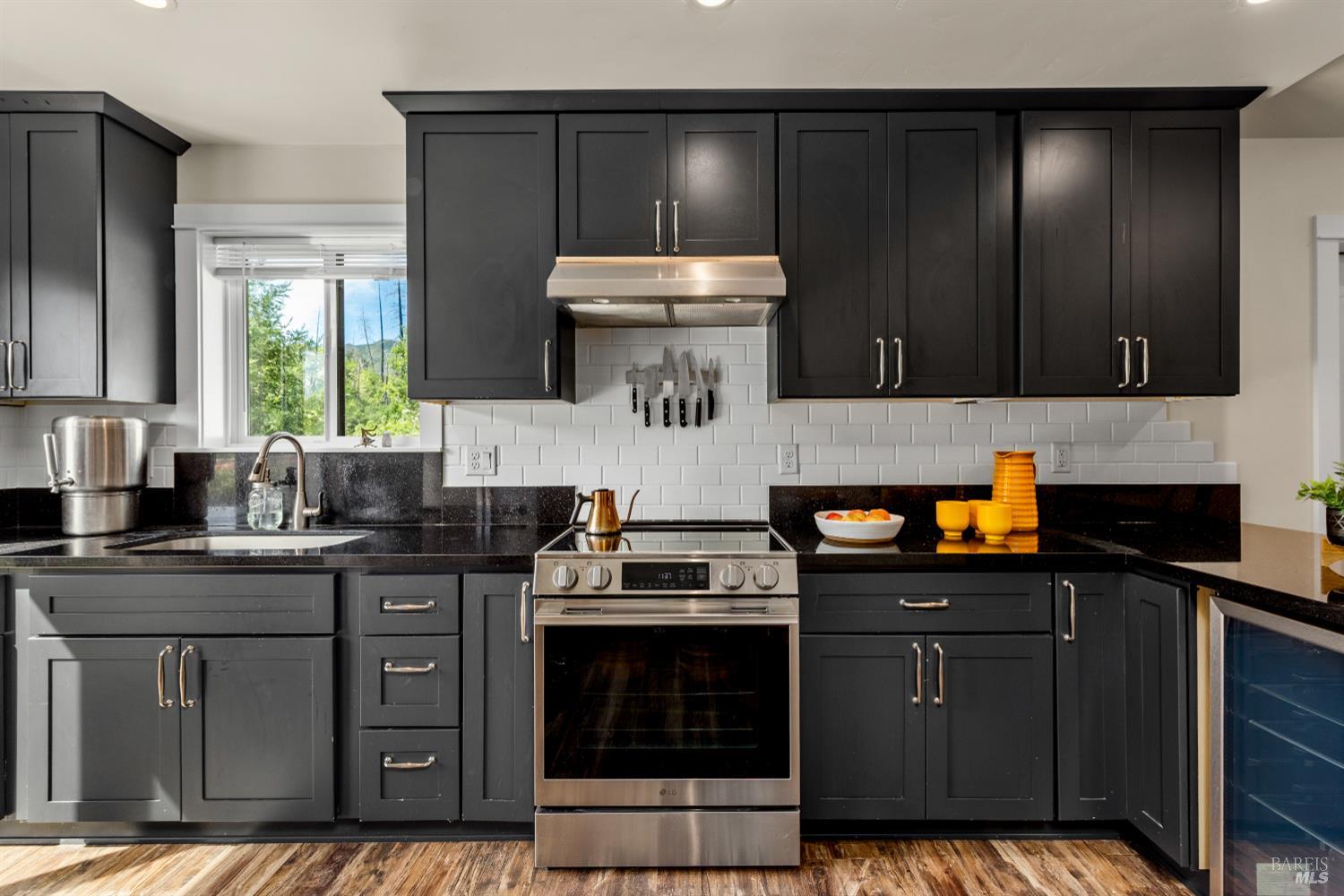 Detail Gallery Image 16 of 36 For 12127 Mead Rd, Middletown,  CA 95461 - 3 Beds | 2 Baths