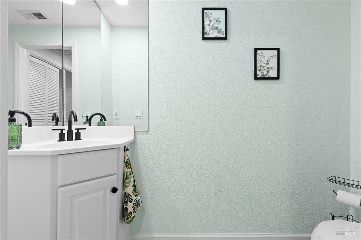 Detail Gallery Image 22 of 48 For 2070 Stonefield Ln, Santa Rosa,  CA 95403 - 2 Beds | 2/1 Baths