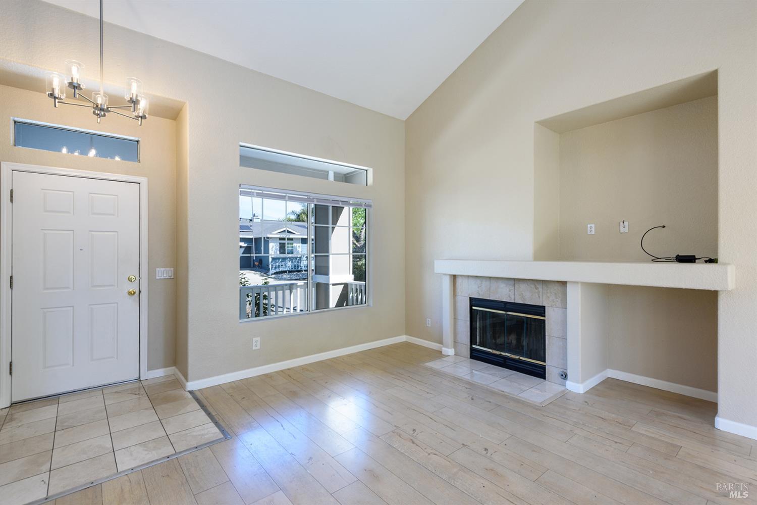 Detail Gallery Image 4 of 22 For 2122 Crystal Hill Dr, Santa Rosa,  CA 95404 - 3 Beds | 2/1 Baths