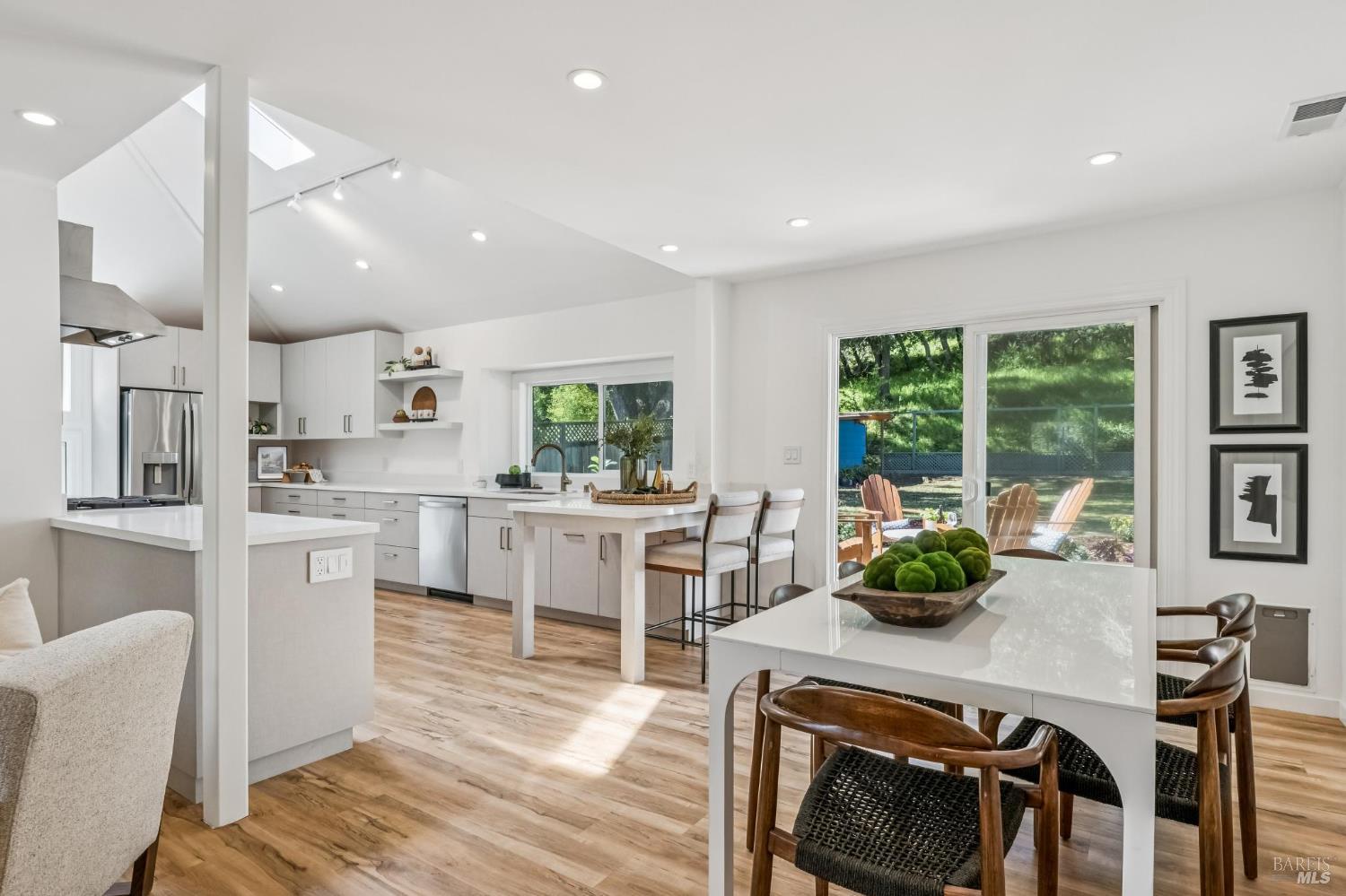 Detail Gallery Image 10 of 49 For 355 Irwin St, San Rafael,  CA 94901 - 3 Beds | 1 Baths