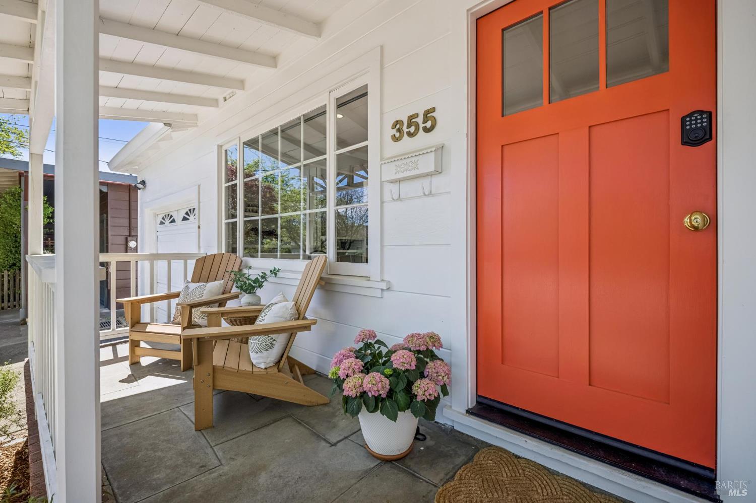 Detail Gallery Image 4 of 49 For 355 Irwin St, San Rafael,  CA 94901 - 3 Beds | 1 Baths