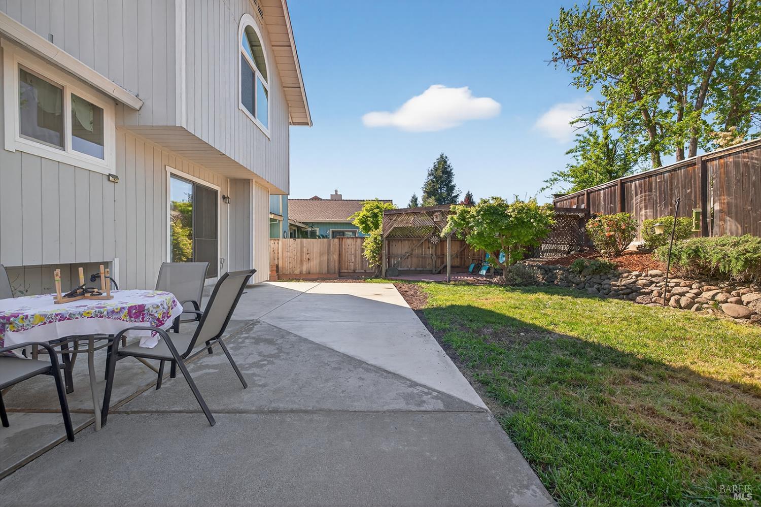 Detail Gallery Image 33 of 41 For 5410 Corbett Cir, Santa Rosa,  CA 95403 - 4 Beds | 2/1 Baths