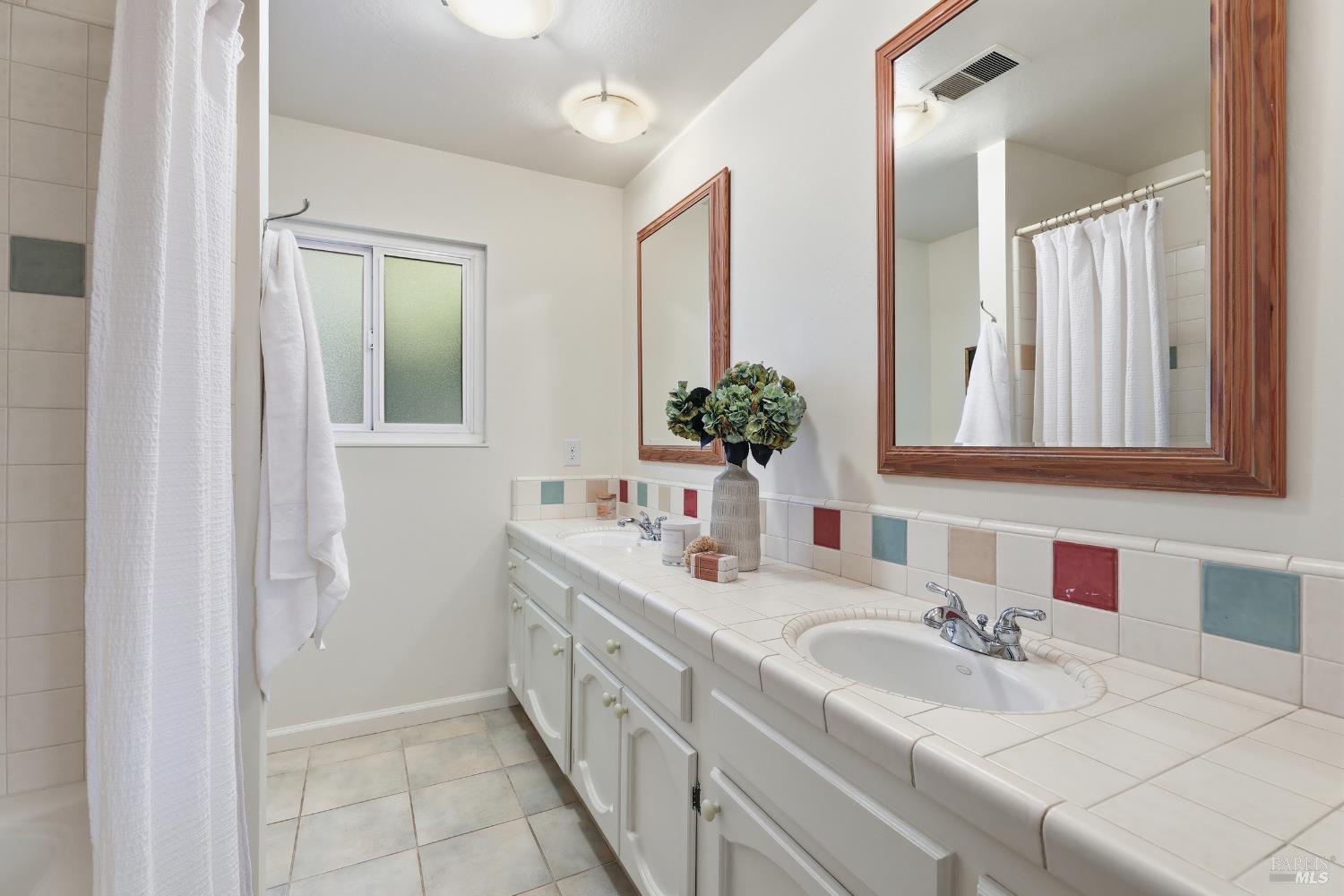 Detail Gallery Image 25 of 52 For 510 Kent St, Petaluma,  CA 94952 - 3 Beds | 2 Baths