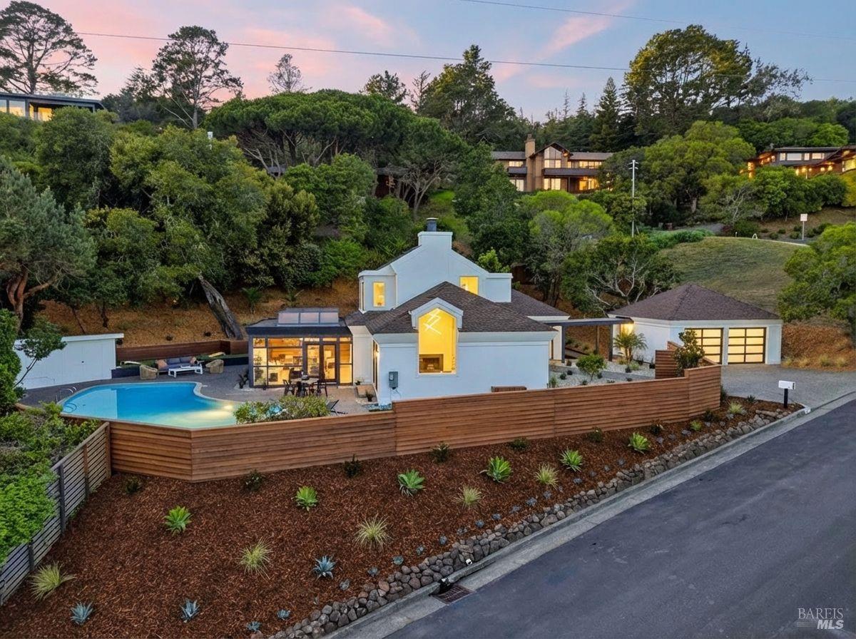 Detail Gallery Image 45 of 60 For 17 Overhill Rd, Mill Valley,  CA 94941 - 5 Beds | 2 Baths