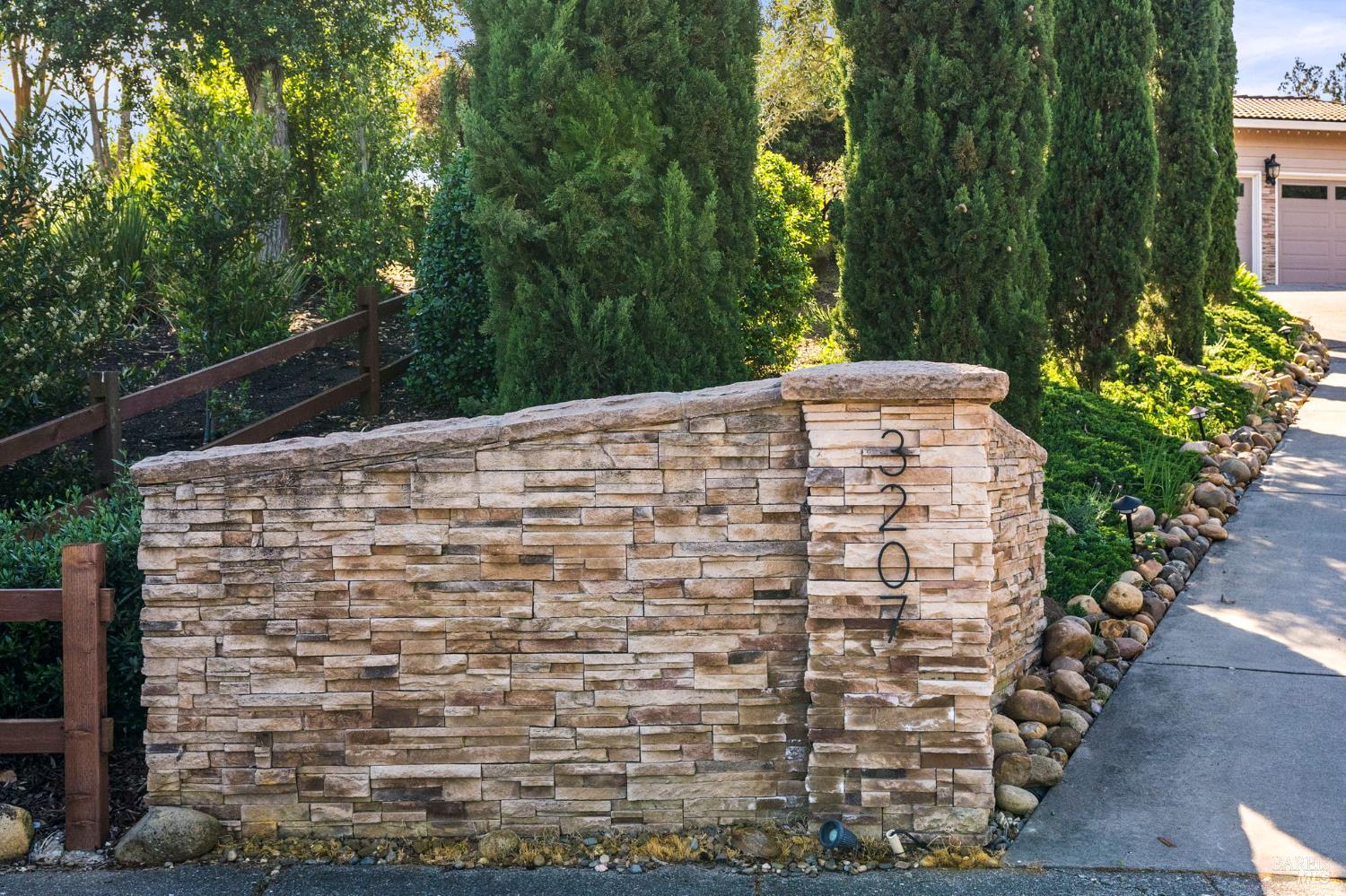 Detail Gallery Image 5 of 78 For 3207 Swiss Ct, Napa,  CA 94558 - 4 Beds | 2/1 Baths