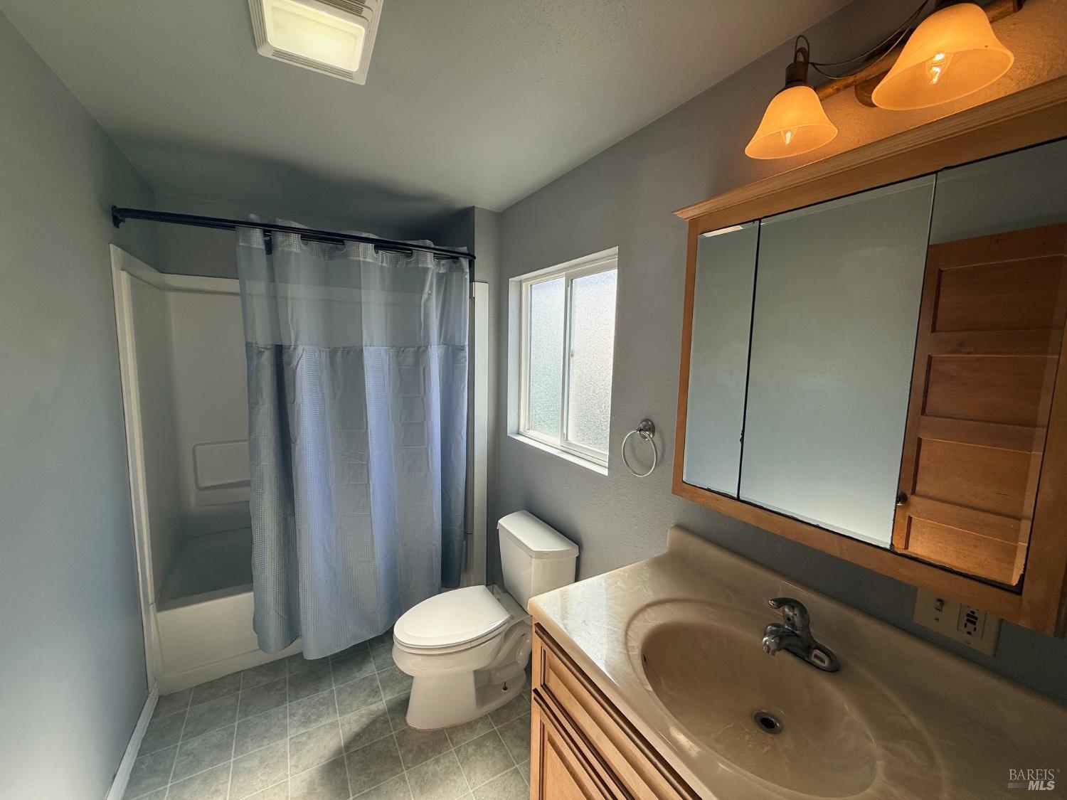 Detail Gallery Image 9 of 22 For 517 S Lincoln St, Fort Bragg,  CA 95437 - 3 Beds | 1 Baths