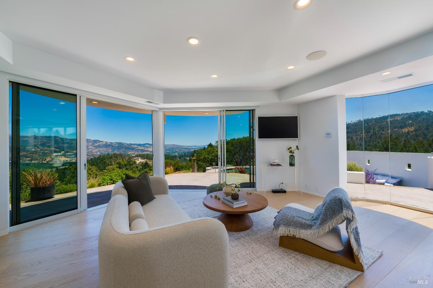 Detail Gallery Image 13 of 48 For 375 Kortum Canyon Rd, Calistoga,  CA 94515 - 4 Beds | 4/2 Baths