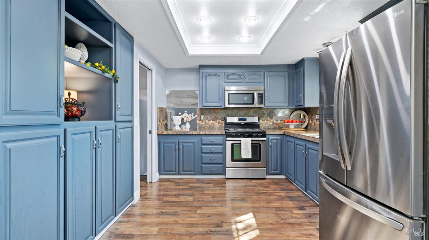 Detail Gallery Image 14 of 67 For 191 Bel Air Dr, Vacaville,  CA 95687 - 5 Beds | 2/1 Baths